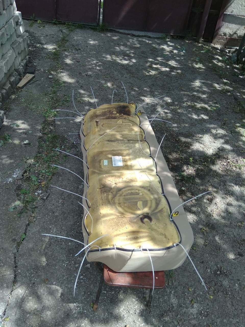 Стирання або очищення сидіння. 5