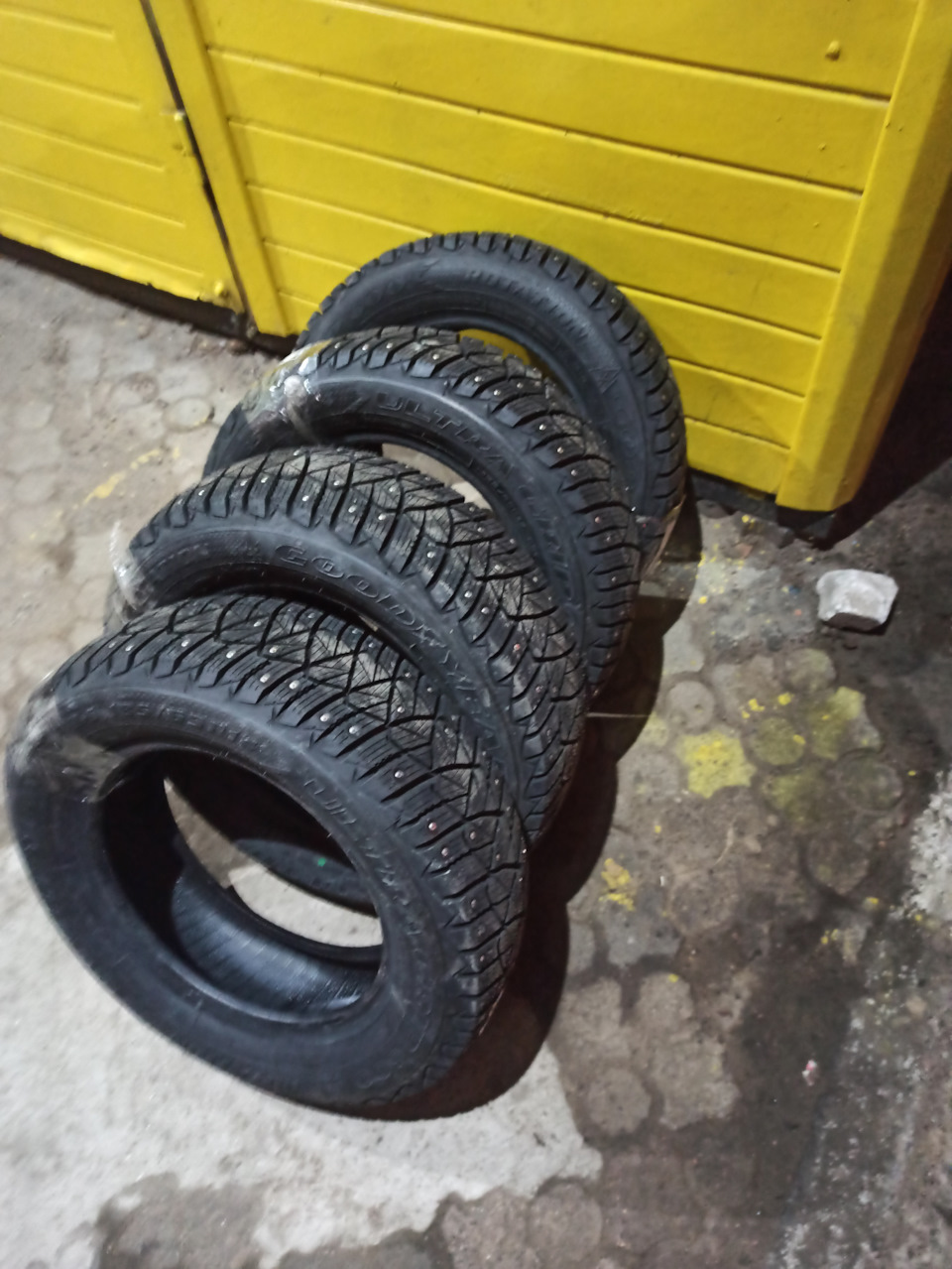 нелегкі пошуки шипування цього сезону. Проба пера GOODYEAR ULTRAGRIP 600 185/65 R14 86T ШИП. Нові аксесуари) 4