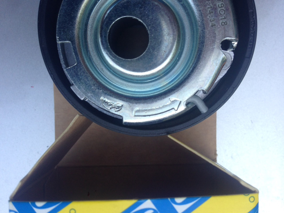 Ролік ГРМ від Пріори + ремінь 6 PK 1352 на Chery M11 2
