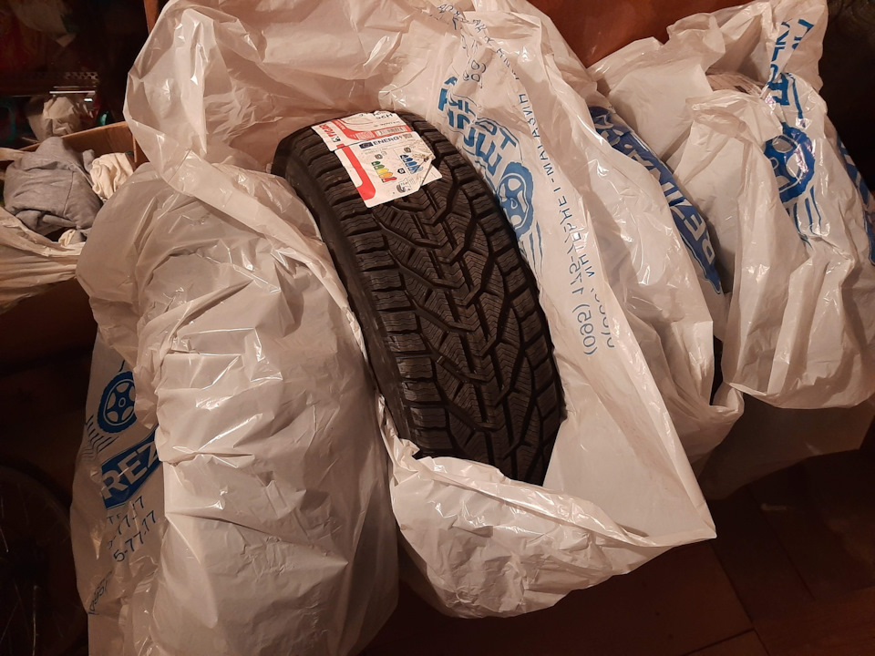 Перший шиномонтаж - зимові шини TIGAR WINTER 215/60R17 96H 3