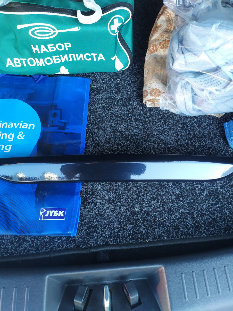Накладка дверей багажника. 2