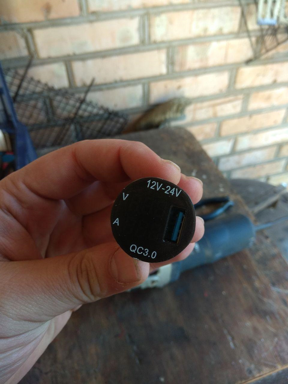 Встановлення додаткового USB + вольтметр та амперметр 4