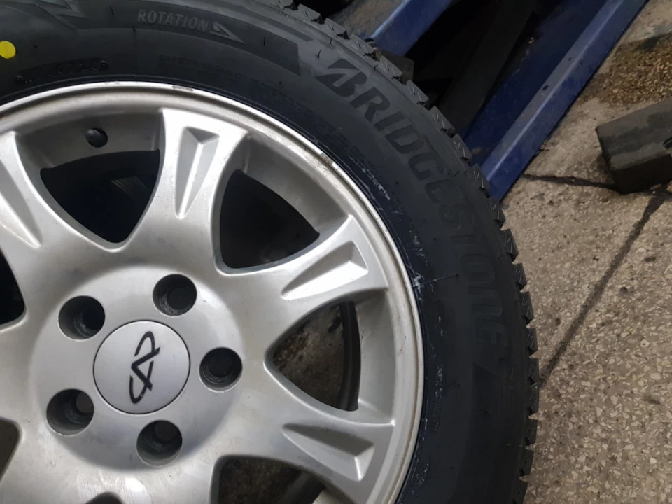 Зимові шини Bridgestone Blizzak DM-V3