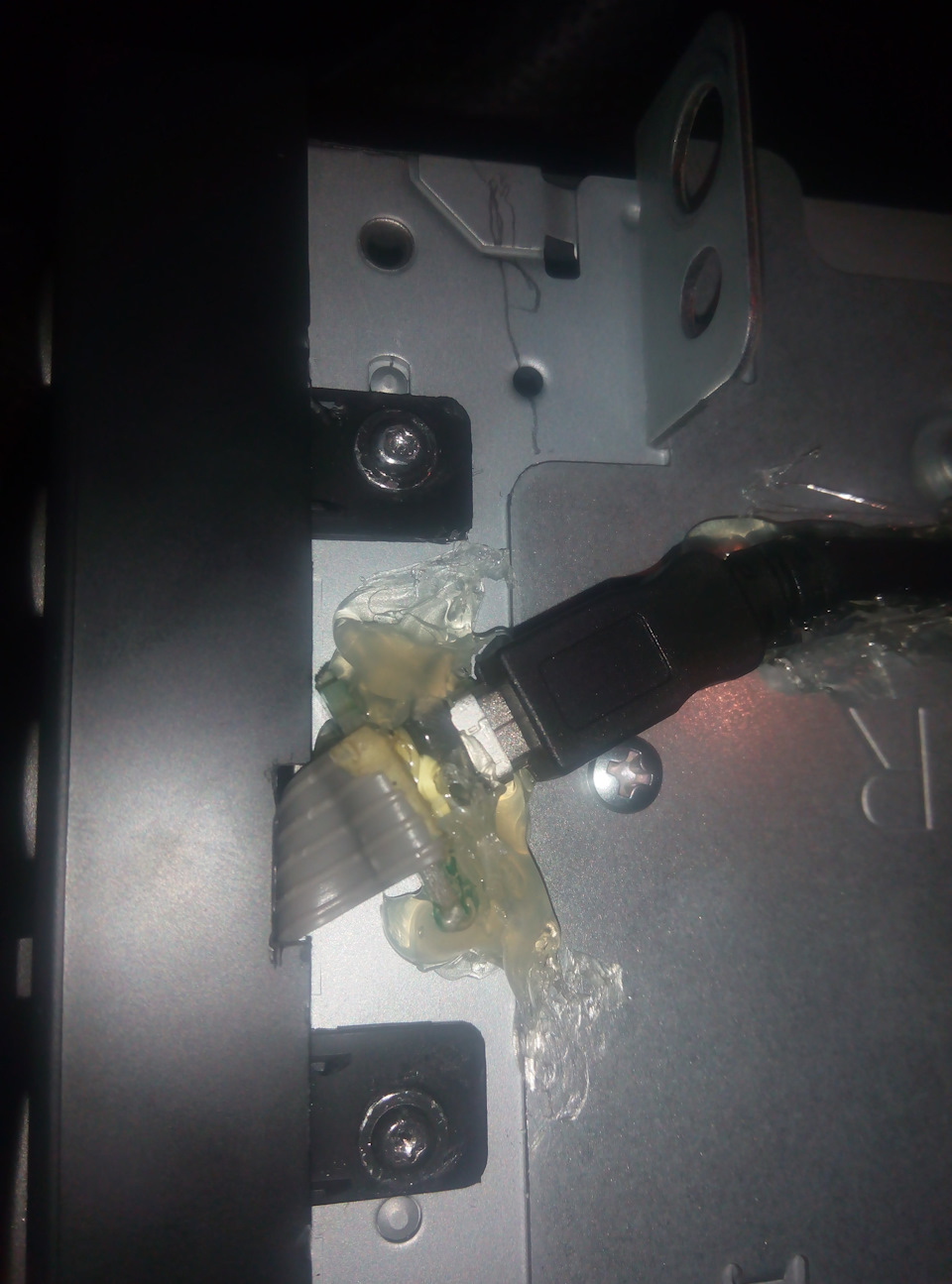 Виведення USB в бардачок. 1