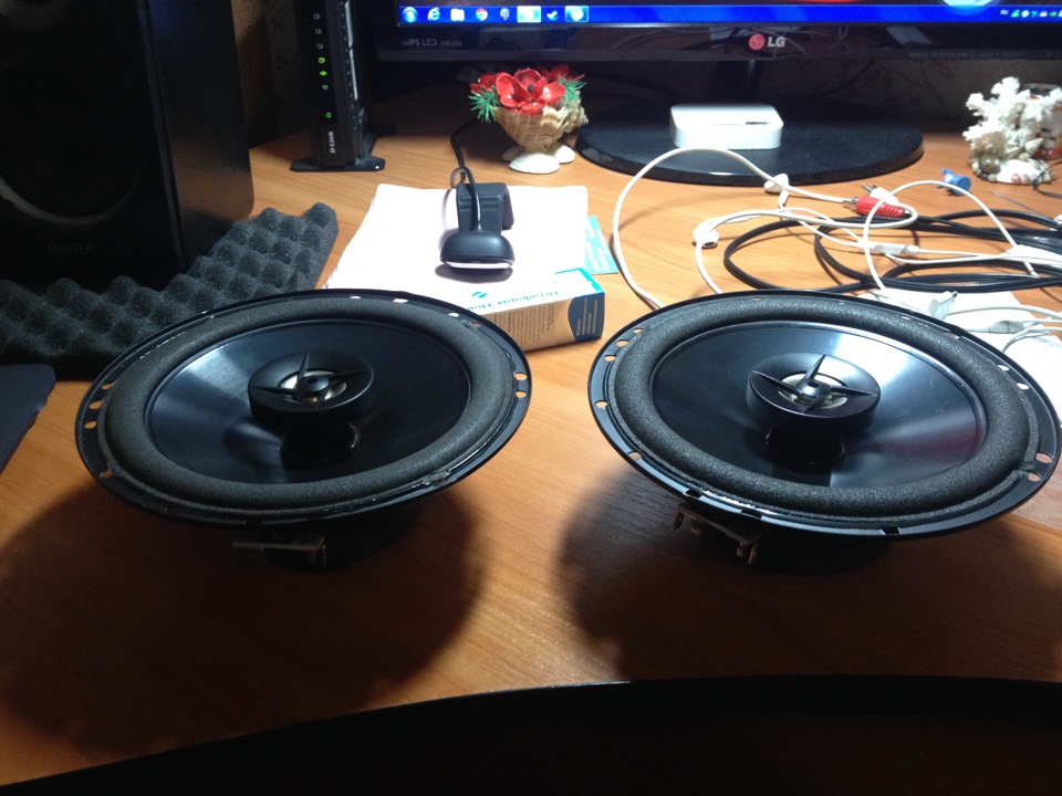 поставив нову акустику JBL 2