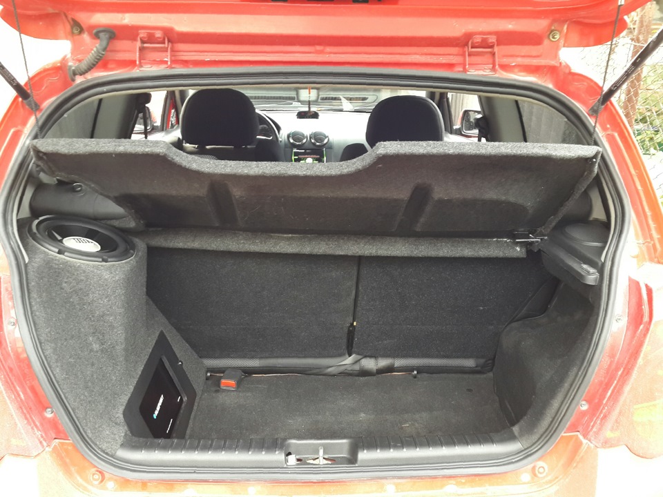 Сабвуфер у крило (JBL GTO 804) 5