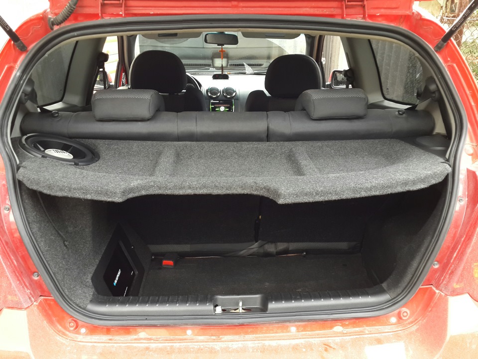 Сабвуфер у крило (JBL GTO 804) 4