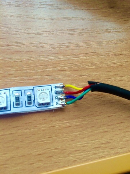 Багатокольорова RGB-світлодіодна стрічка та RGB контролер. 3