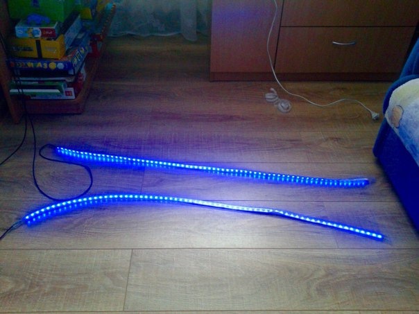 Багатокольорова RGB-світлодіодна стрічка та RGB контролер. 5