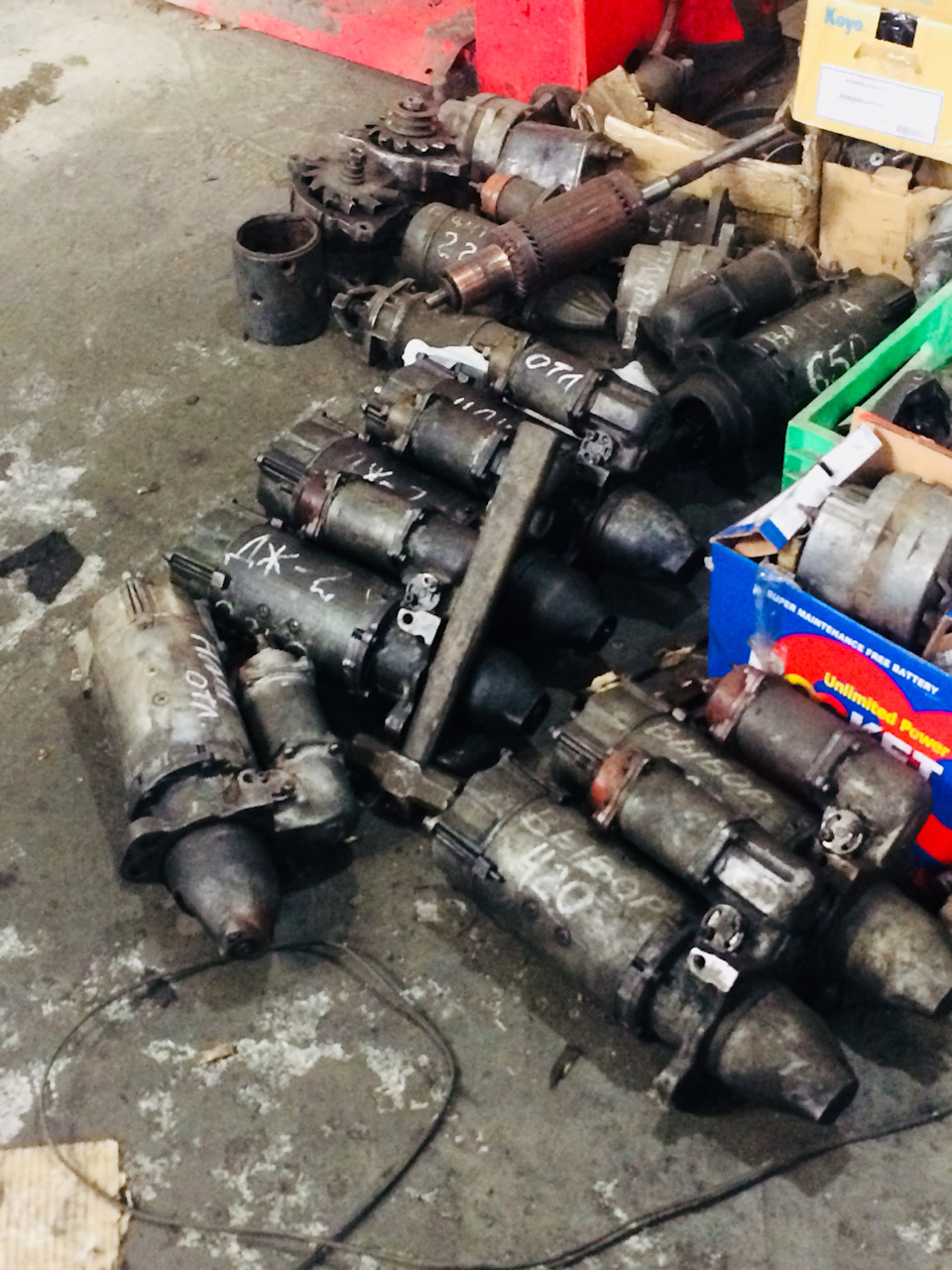 На праздники (-) минус 1