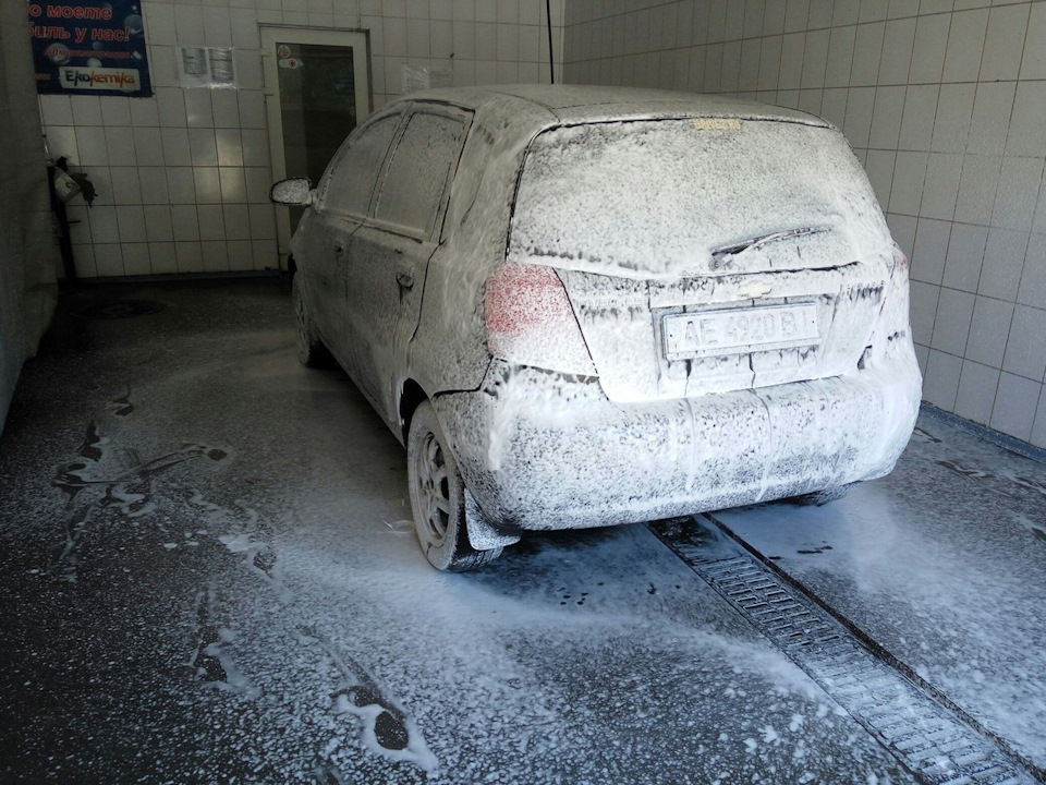 Під яскраве світло, блискуча машина 1