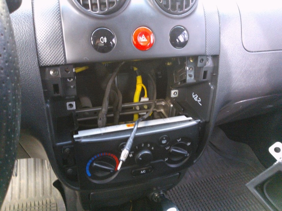 Нова голова Pioneer MVH-170UBG 2