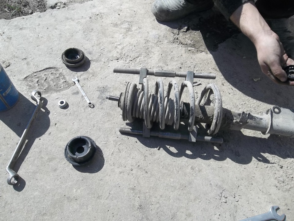 Заміна опорних подушок амортизаторів 1