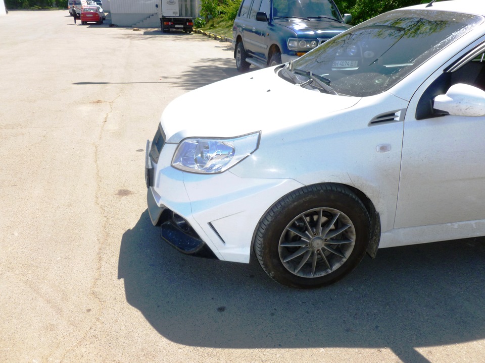 Бампер на самому авто Т255 1
