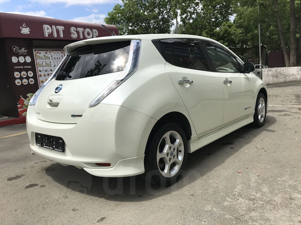 Ікла (накладки) на задній бампер Nissan Leaf 2