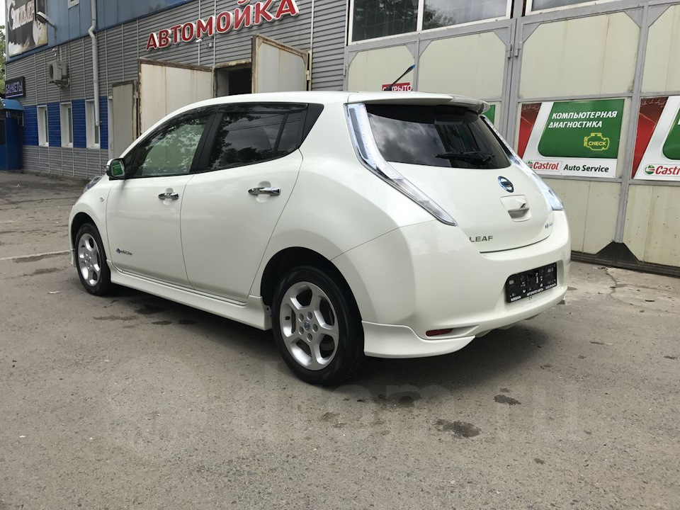 Ікла (накладки) на задній бампер Nissan Leaf 1