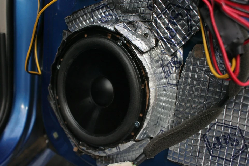 55. Подіуми та встановлення JBL CS-6C