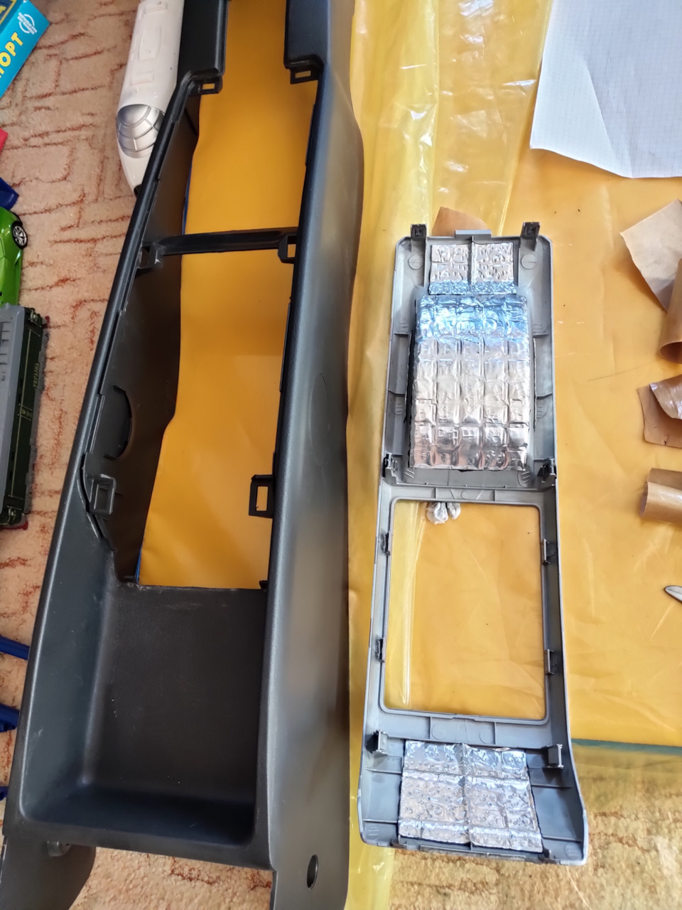Розібрав частково салон, знешумлення торпеди та підсвічування ніг задніх пасажирів 2