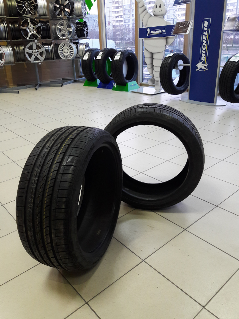 Нова гума Nexen 205/40ZR17 2