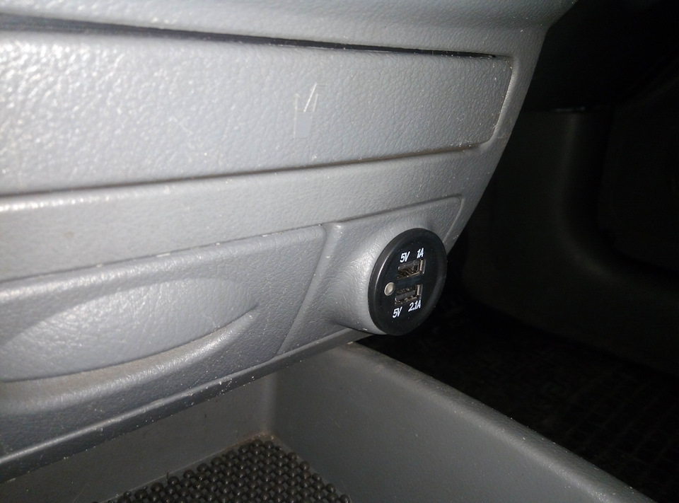 Зарядник USB замість прикурювача в авео Т200 3