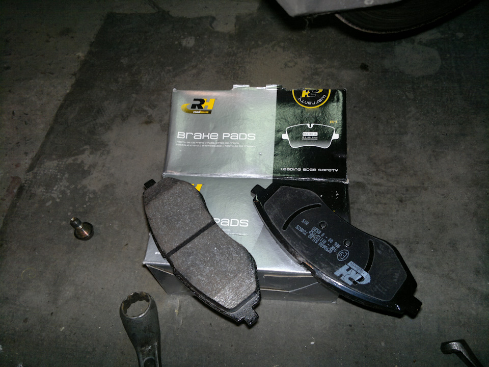 Змінив передні колодки. 1