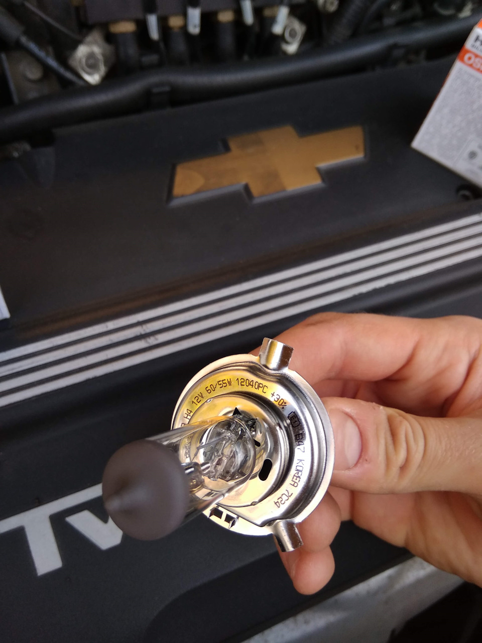 Заміна лампочок головного світла на Osram original H4 Bilux 1