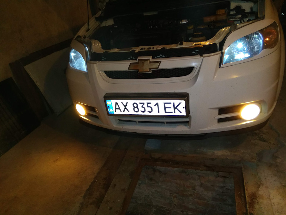 Заміна лампочки в ПТФ 4