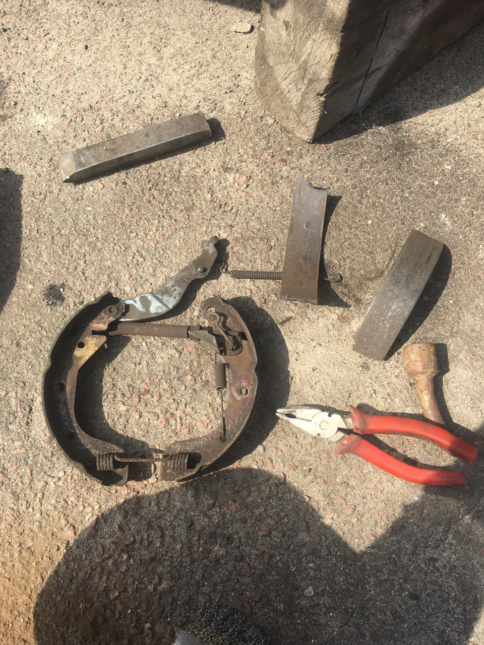 Заміна задніх гальмівних колодок 2