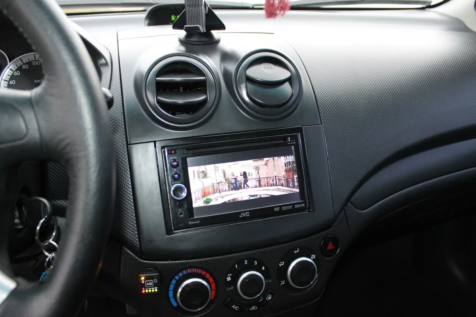 Мультимедійний центр JVC KW-AV61BTEE. І інша музика.