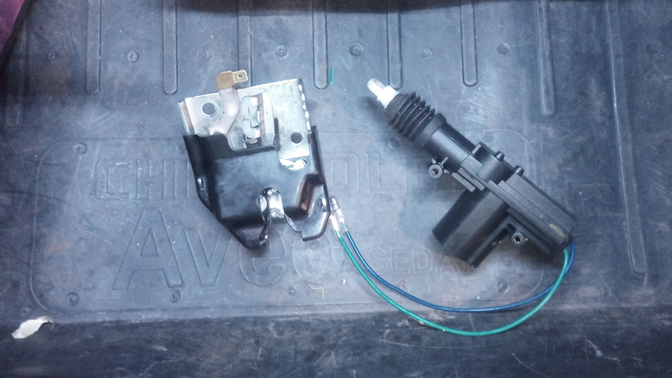 Штатний ел.замок багажника 2