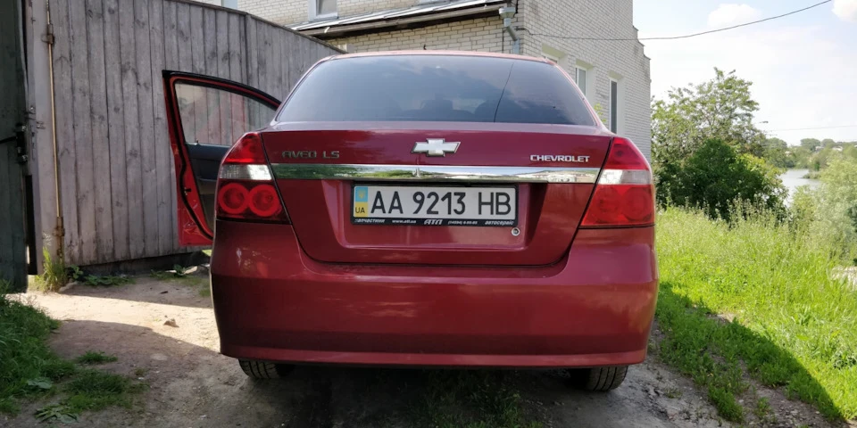 Сітка в багажнику та LED в задній хід