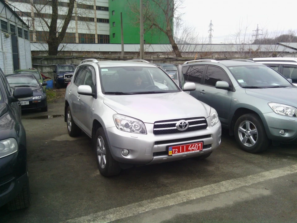 Покупка нового члена сім'ї ... до вашої уваги Toyota Rav 4
