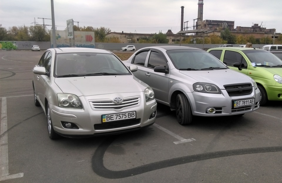 Авео та Авенсіс 1