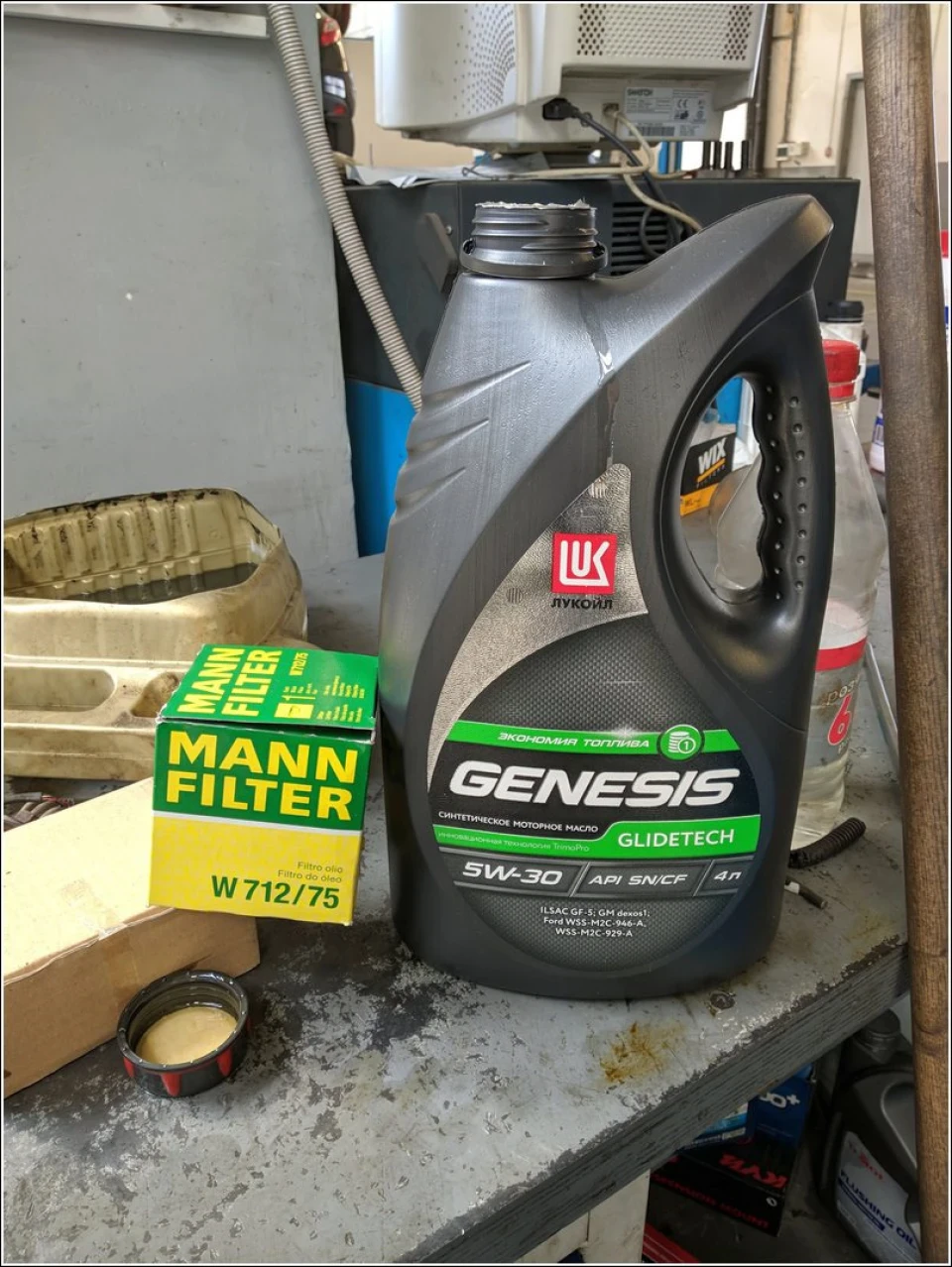 Заміна мастила та фільтра. Планова. Пробую ЛУКОЙЛ GENESIS GLIDETECH 5W-30.