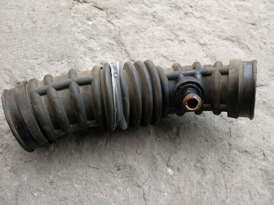 Заміна патрубка (гофри) повітряного фільтра Авео 1.5 Т250 2