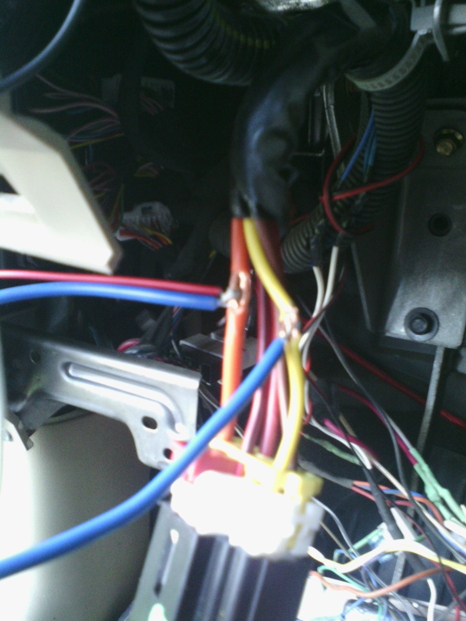 ENGINE START-Кнопка запуску двигуна. 4