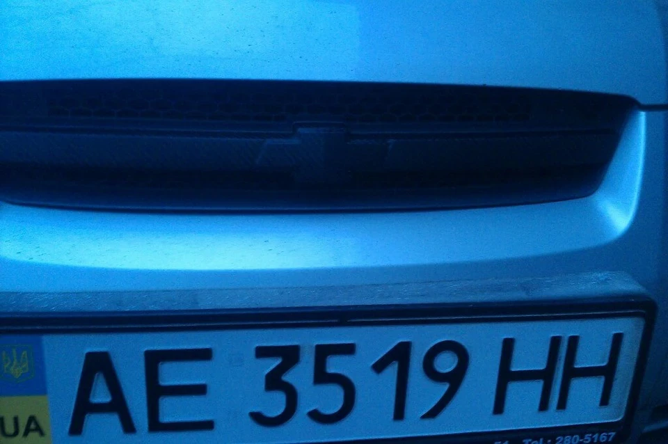 Робити не було чого, вирішили обтягнути плівкою карбонової значки:)