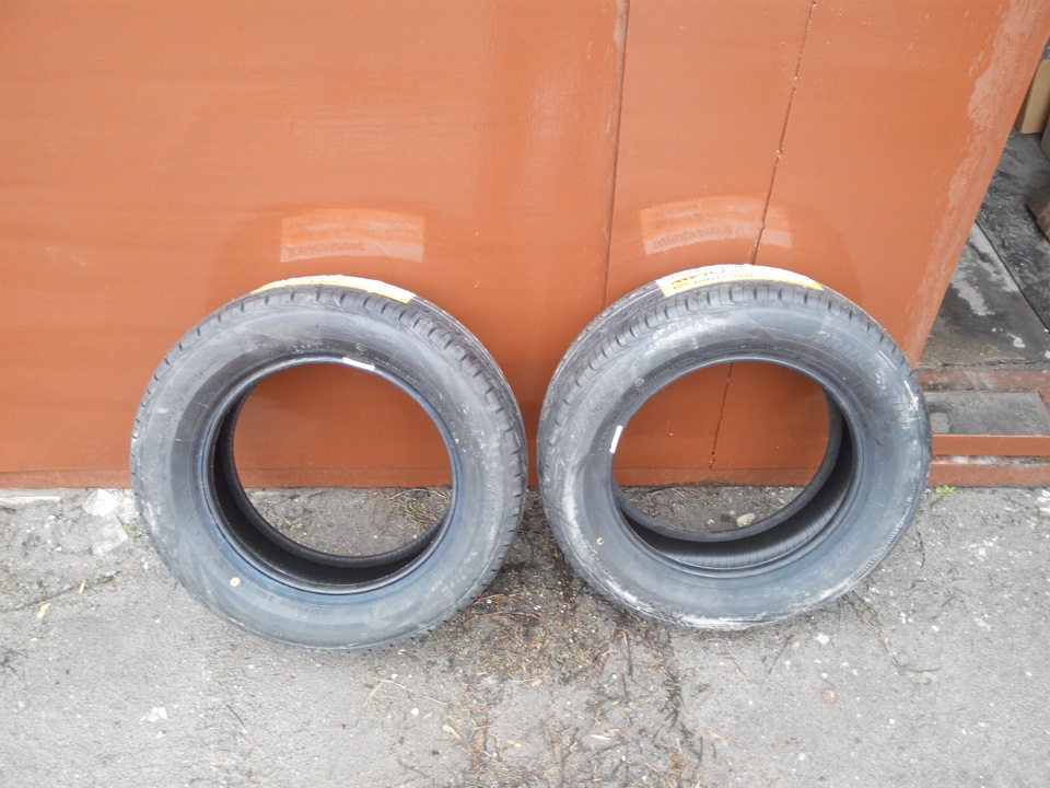 Переднє взуття: BRIDGESTONE Sporty Style MY-02 185/60R14 1