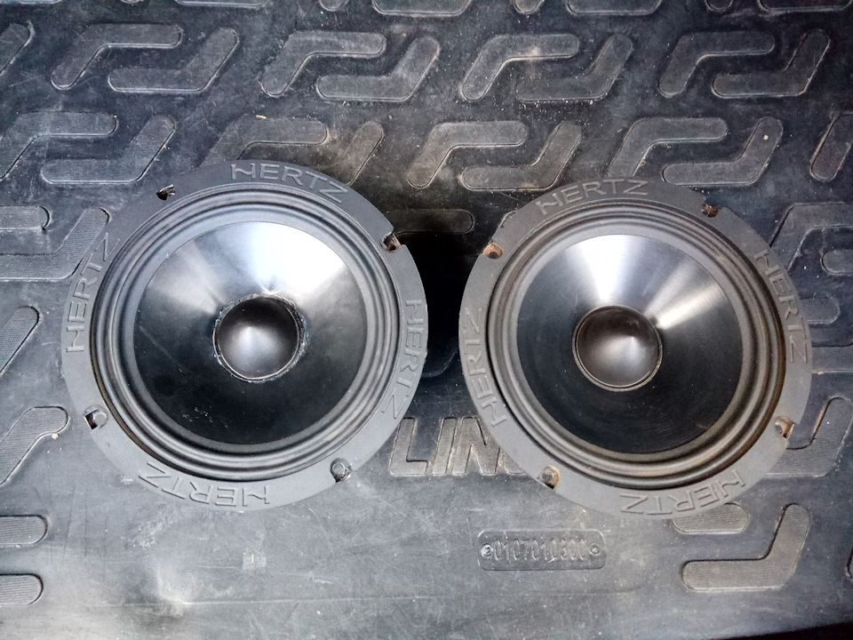 Установка HERTZ HV 165 у передні двері 3