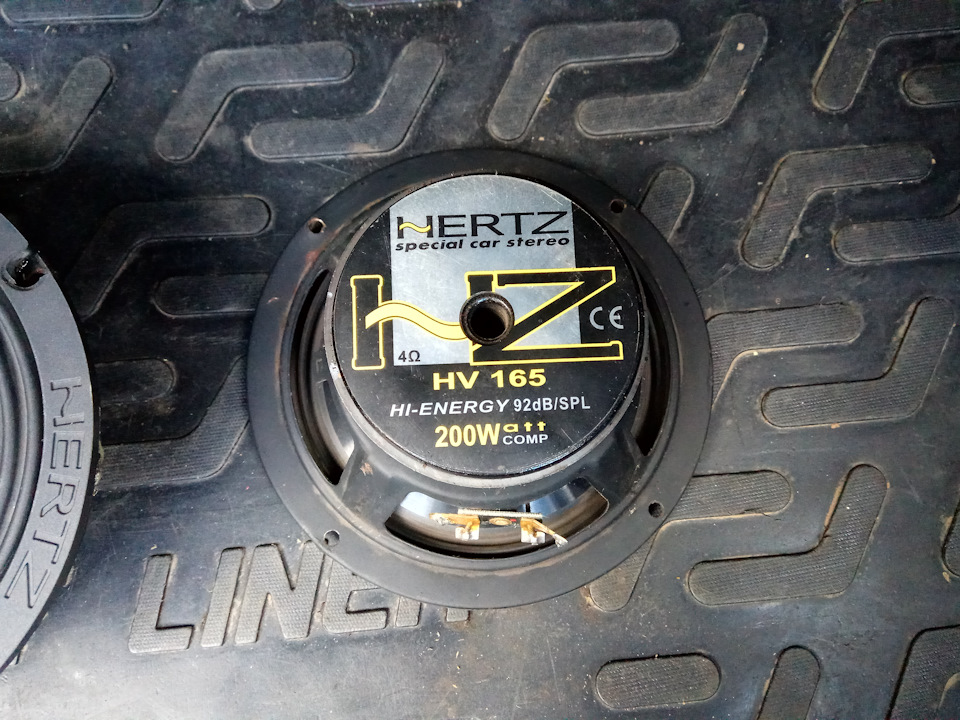 Установка HERTZ HV 165 у передні двері 4