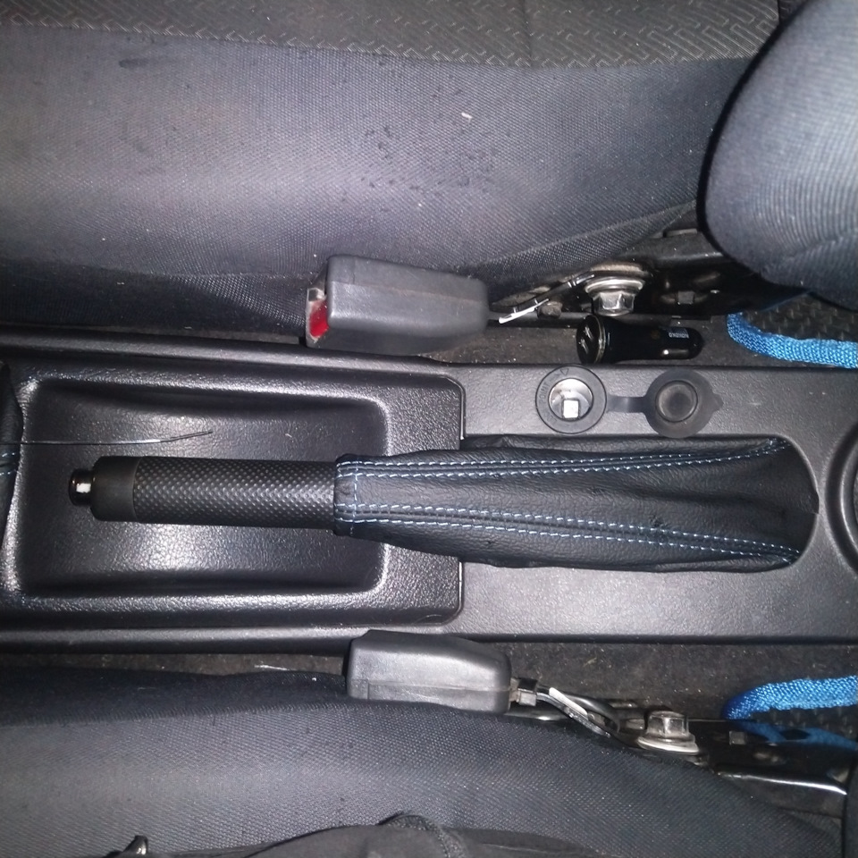 Прикрасивши салон автомобіля 2