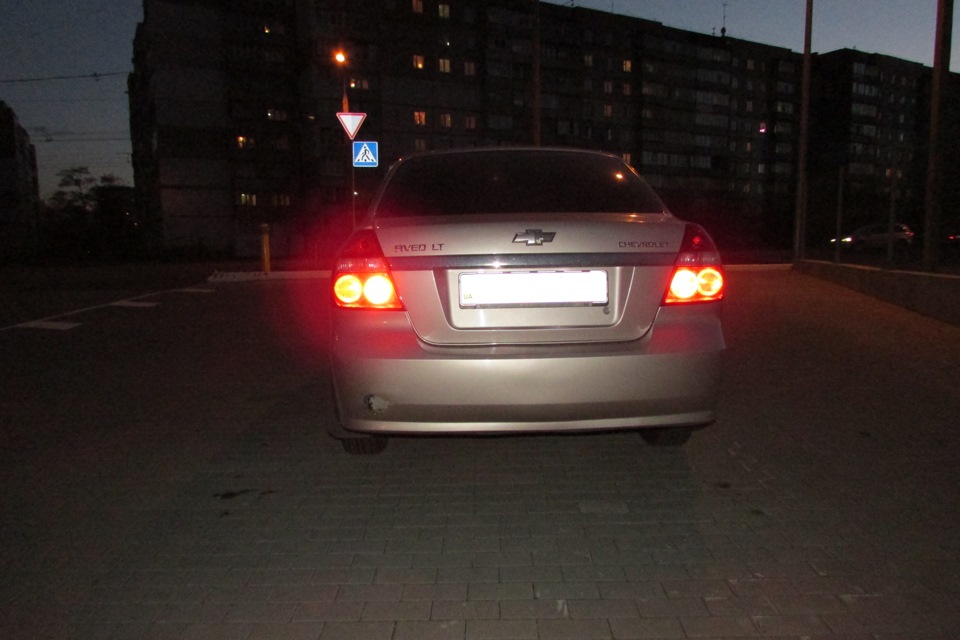Задні ліхтарі в чотири кільця 2