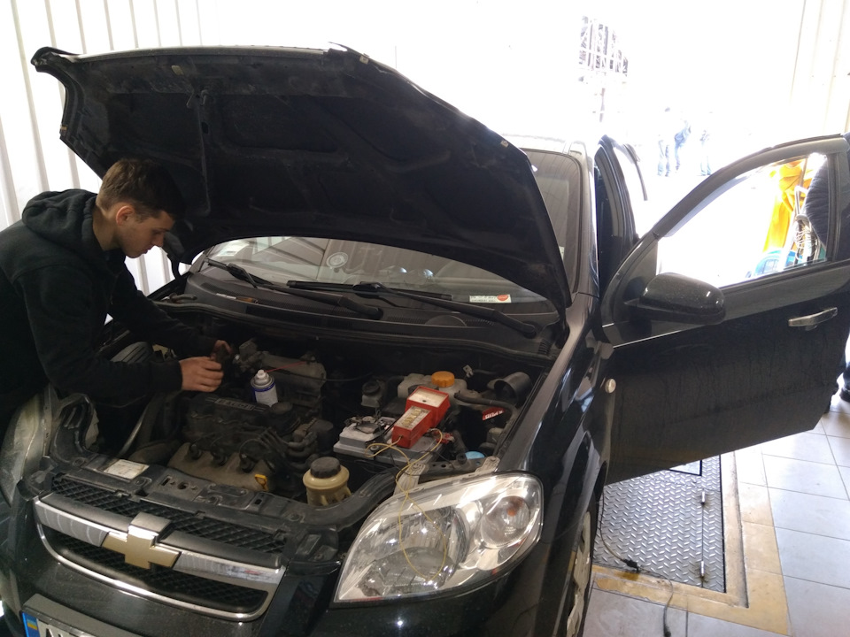 Періодично на гарячу спалахує Check Engine. 2