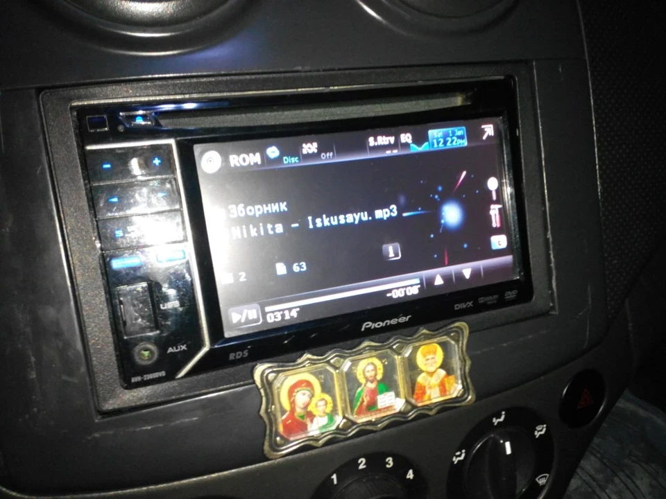 новий Pioneer AVH-2300DVD