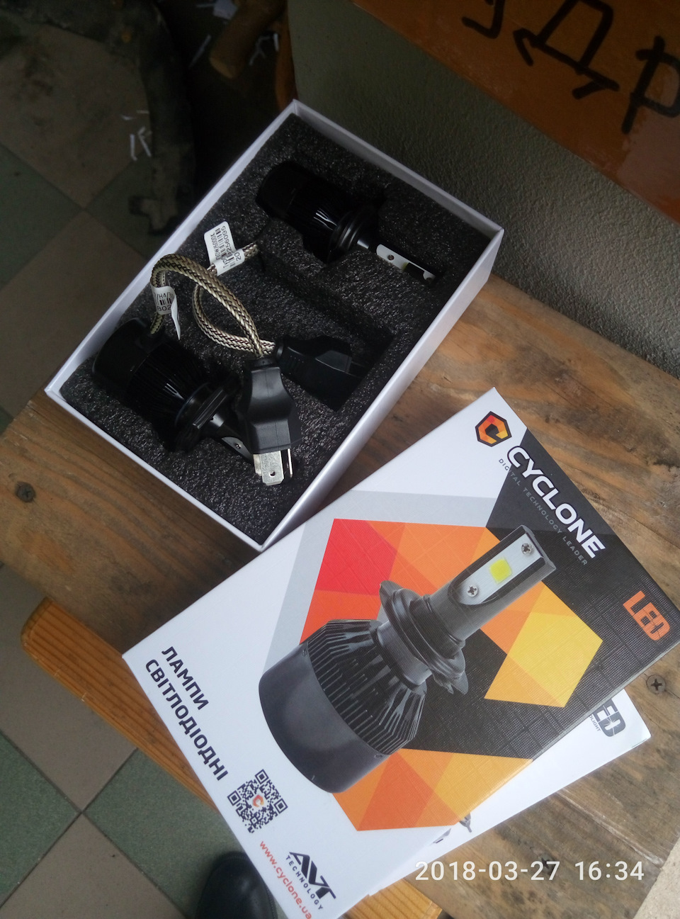 CYCLONE LED H4 У ГОЛОВНЕ СВІТЛО 4