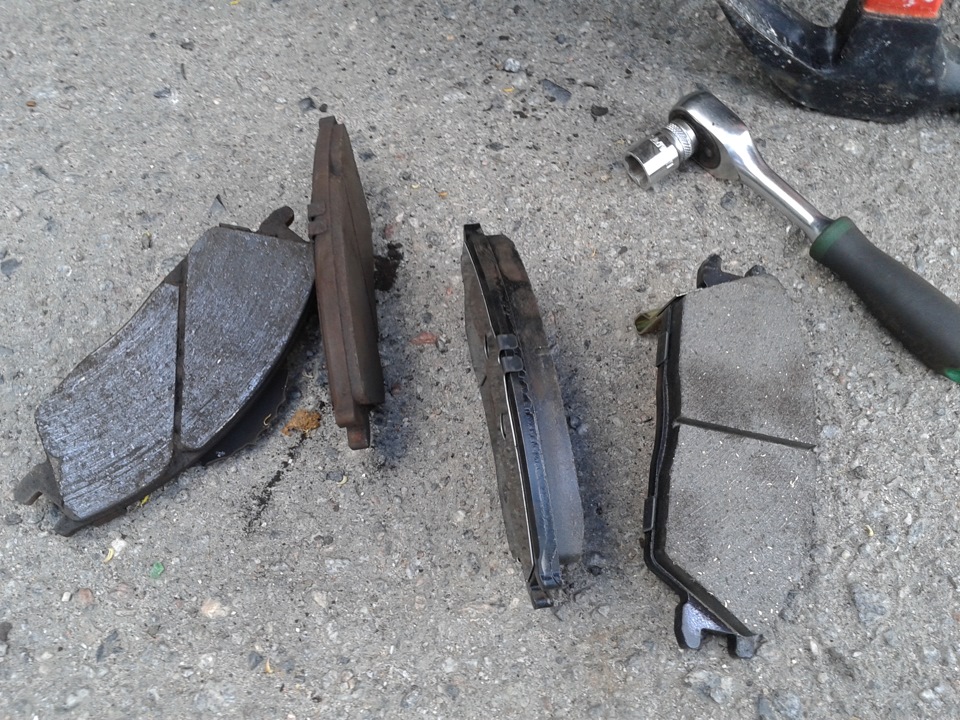 Заміна передніх гальмівних колодок... 3