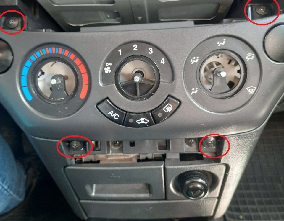 Заміна лампи аварійної сигналізації Авео Т250 на LED (Хуліганка) 3