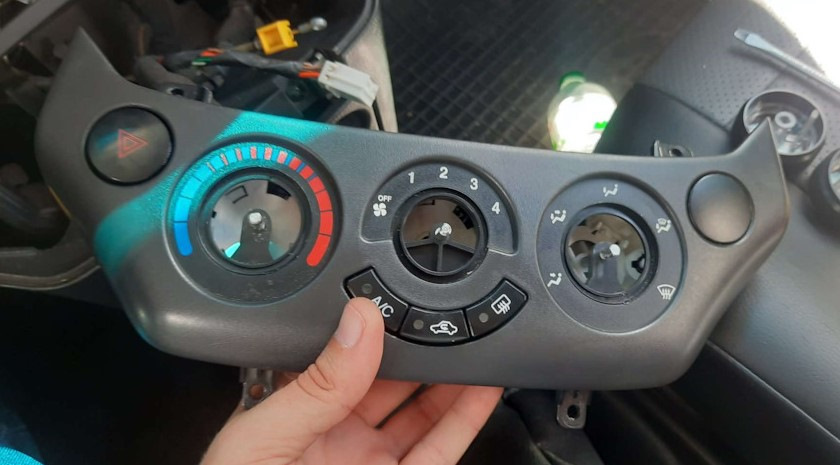 Заміна лампи аварійної сигналізації Авео Т250 на LED (Хуліганка) 5