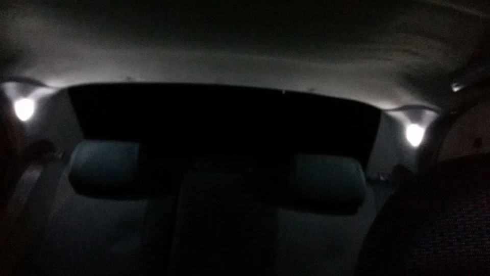 Підсвічування заднім пасажирам