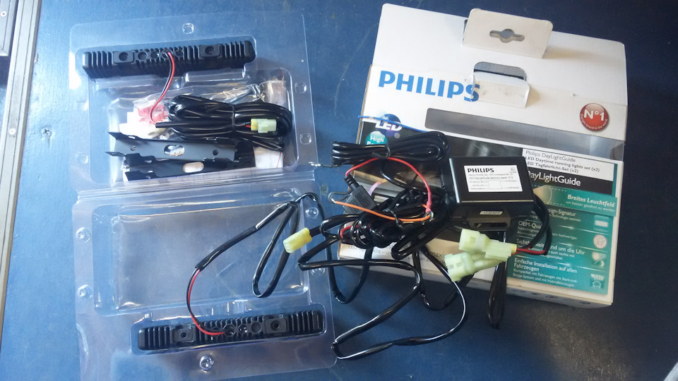 DRL PHILIPS день ніч у радіаторні грати 3